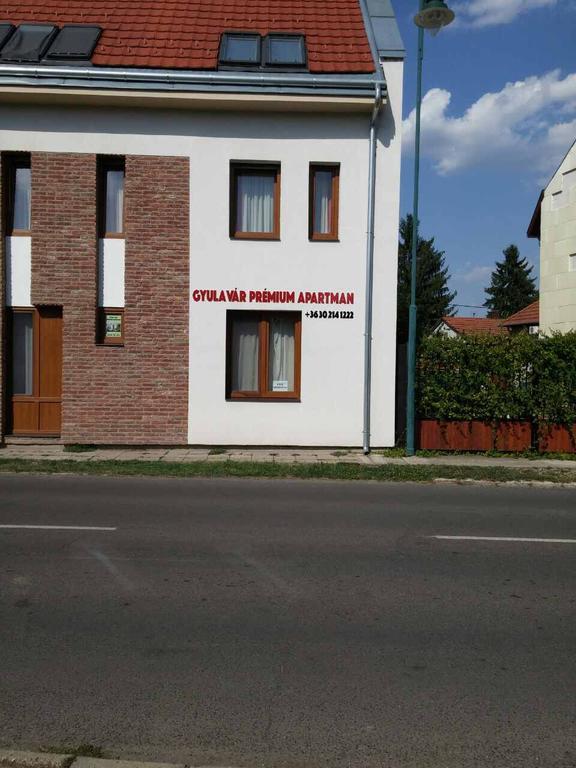 Gyula Var Premium Apartman Luaran gambar