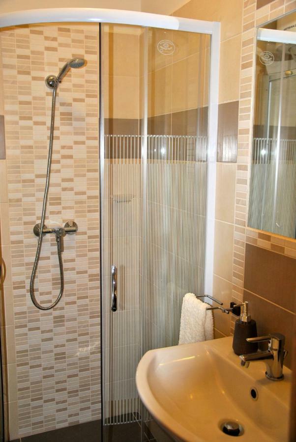 Gyula Var Premium Apartman Luaran gambar